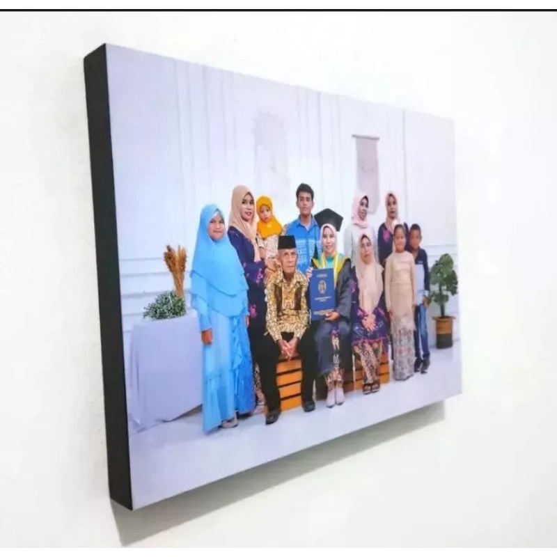 CETAK FOTO 12R (21X31) SUDAH PLUS BINGKAI KAYU MDF