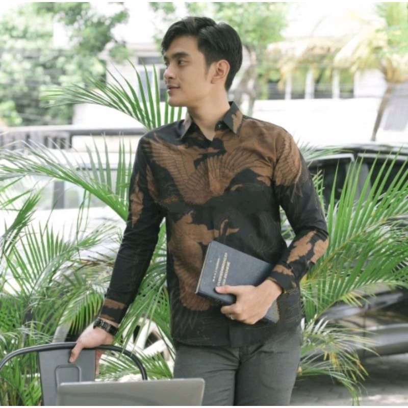 BATIK SOLO.BAJU BATIK PRIA LENGAN PANJANG SLIM FIT PREMIUM MODEL TERBARU KEMEJA BATIK PRIA LENGAN PAN