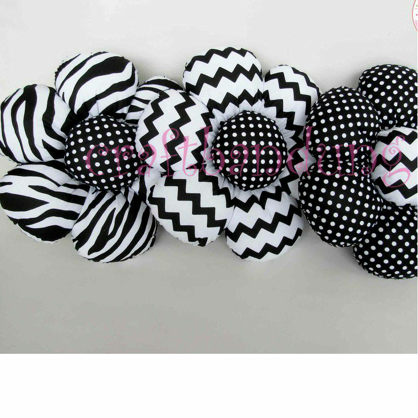 Bantal bentuk bunga