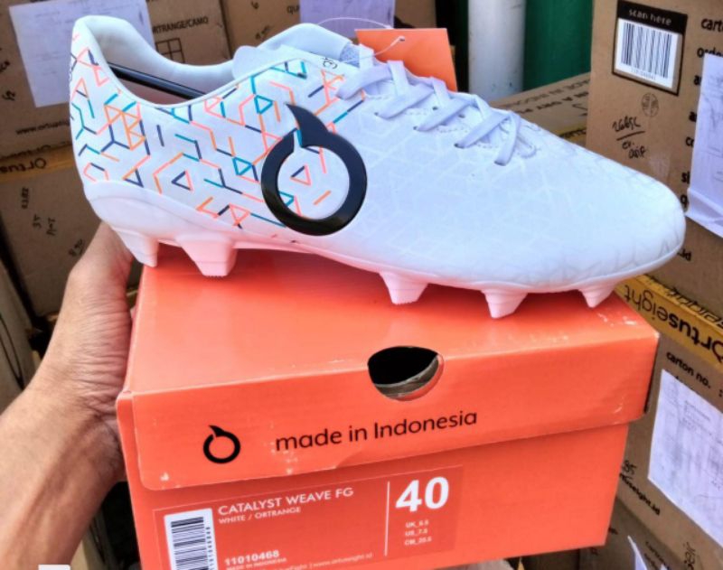 SEPATU BOLA ORTUSEIGHT CATALYST WEAVE FG