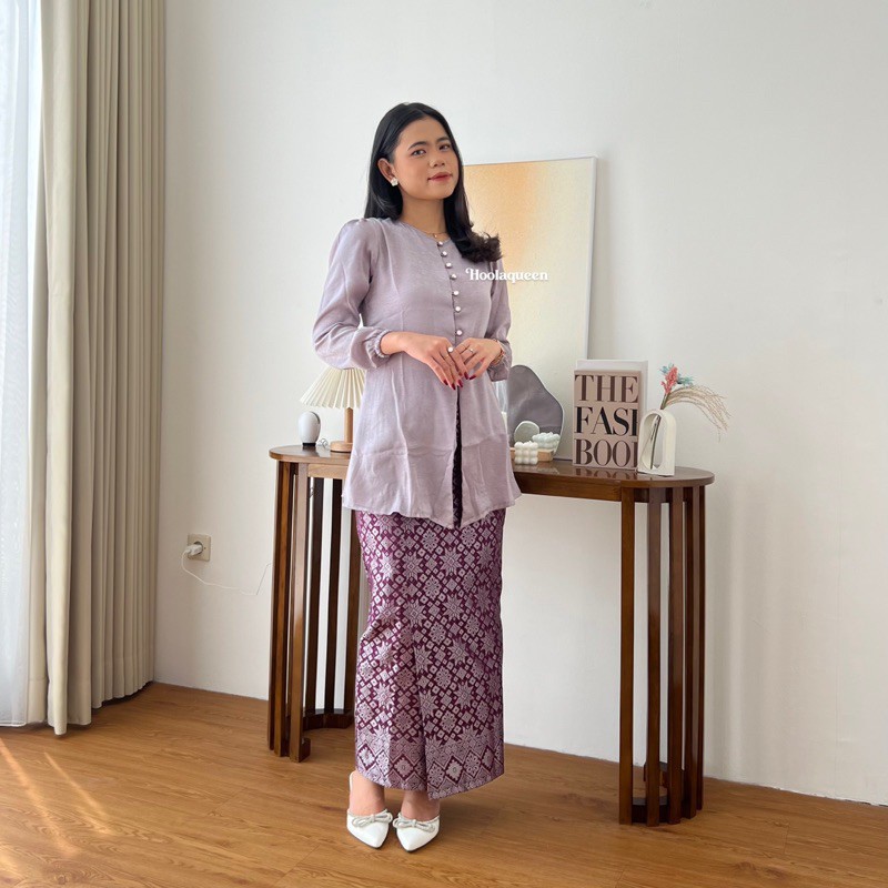 Hoolaqueen - Dalilah Blouse - Atasan Satin - Oufit Kondangan - Blouse Santorini Silk - Baju Braidsmaid