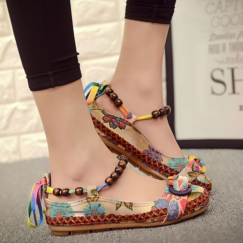 sepatu Wanita Gaya Etnik