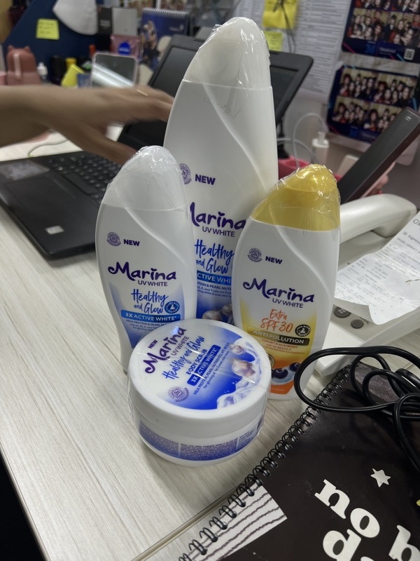 [BUNDLING] Marina Hand & Body Lotion UV White Healthy & Glow 460ml | Marina UV White Healthy & Glow Body Scrub